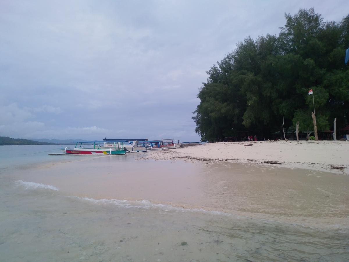 Triple Tree Villa Gili Trawangan Exterior photo